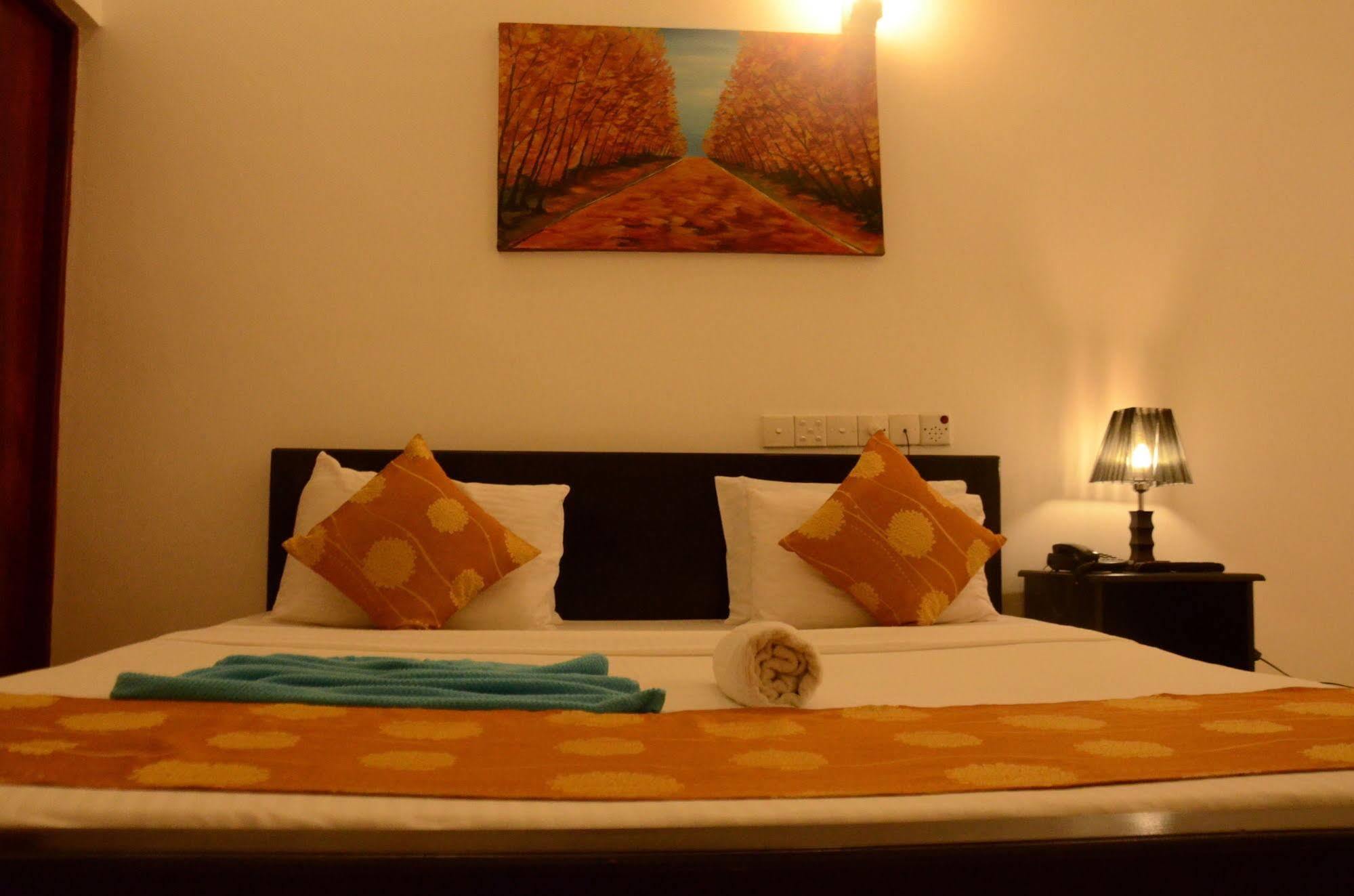 Beverly Hills Hotel Dehiwala-Mount Lavinia Esterno foto
