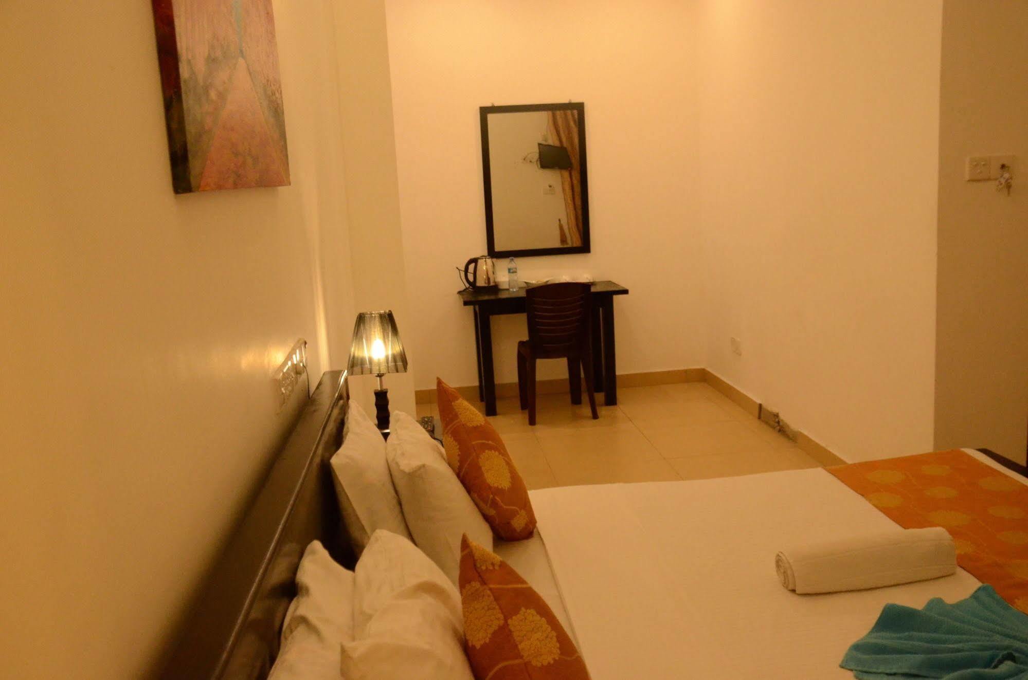 Beverly Hills Hotel Dehiwala-Mount Lavinia Esterno foto