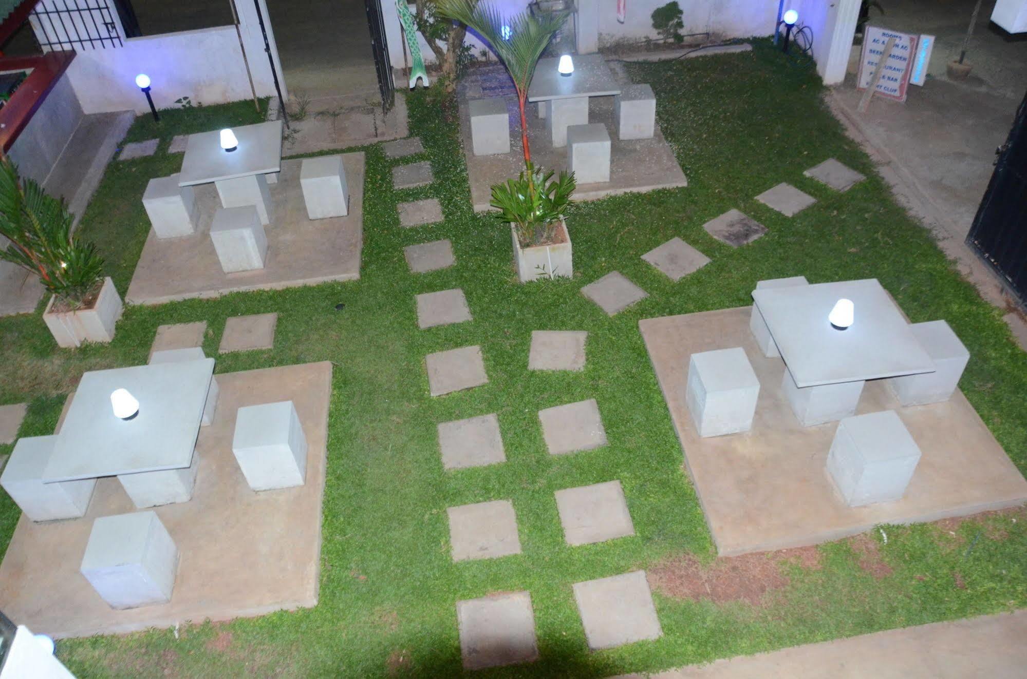 Beverly Hills Hotel Dehiwala-Mount Lavinia Esterno foto